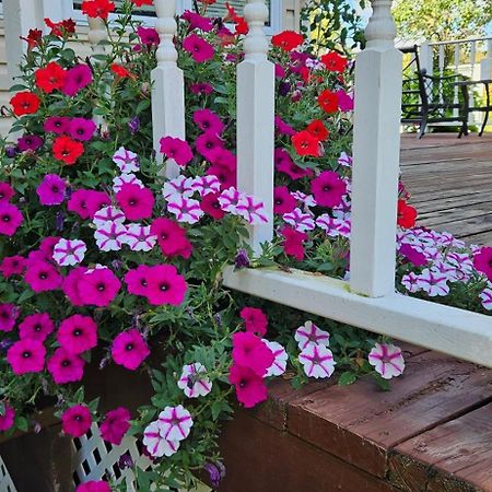 Trickling Waters Retreat Villa Marquette Екстериор снимка