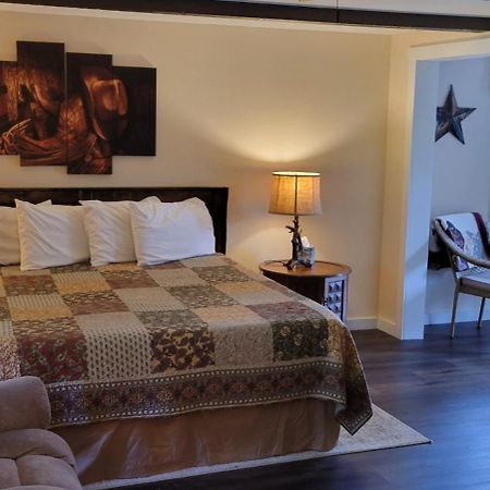 Trickling Waters Retreat Villa Marquette Екстериор снимка