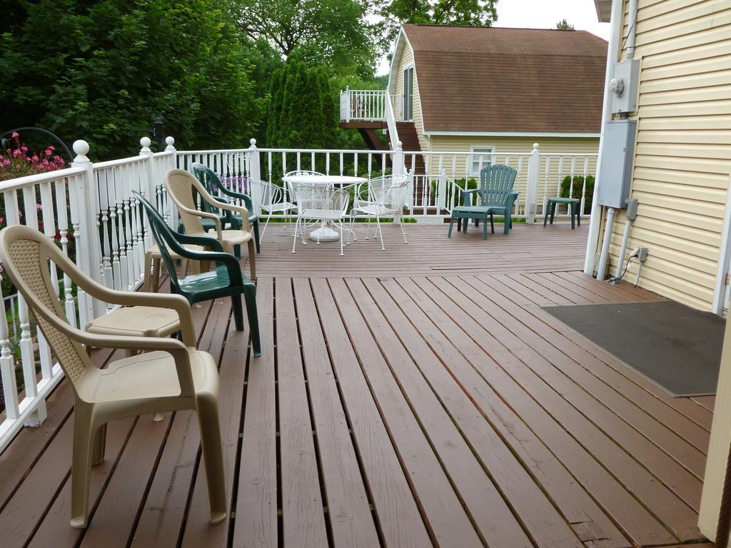 Trickling Waters Retreat Villa Marquette Екстериор снимка