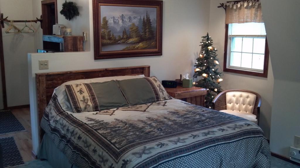 Trickling Waters Retreat Villa Marquette Стая снимка